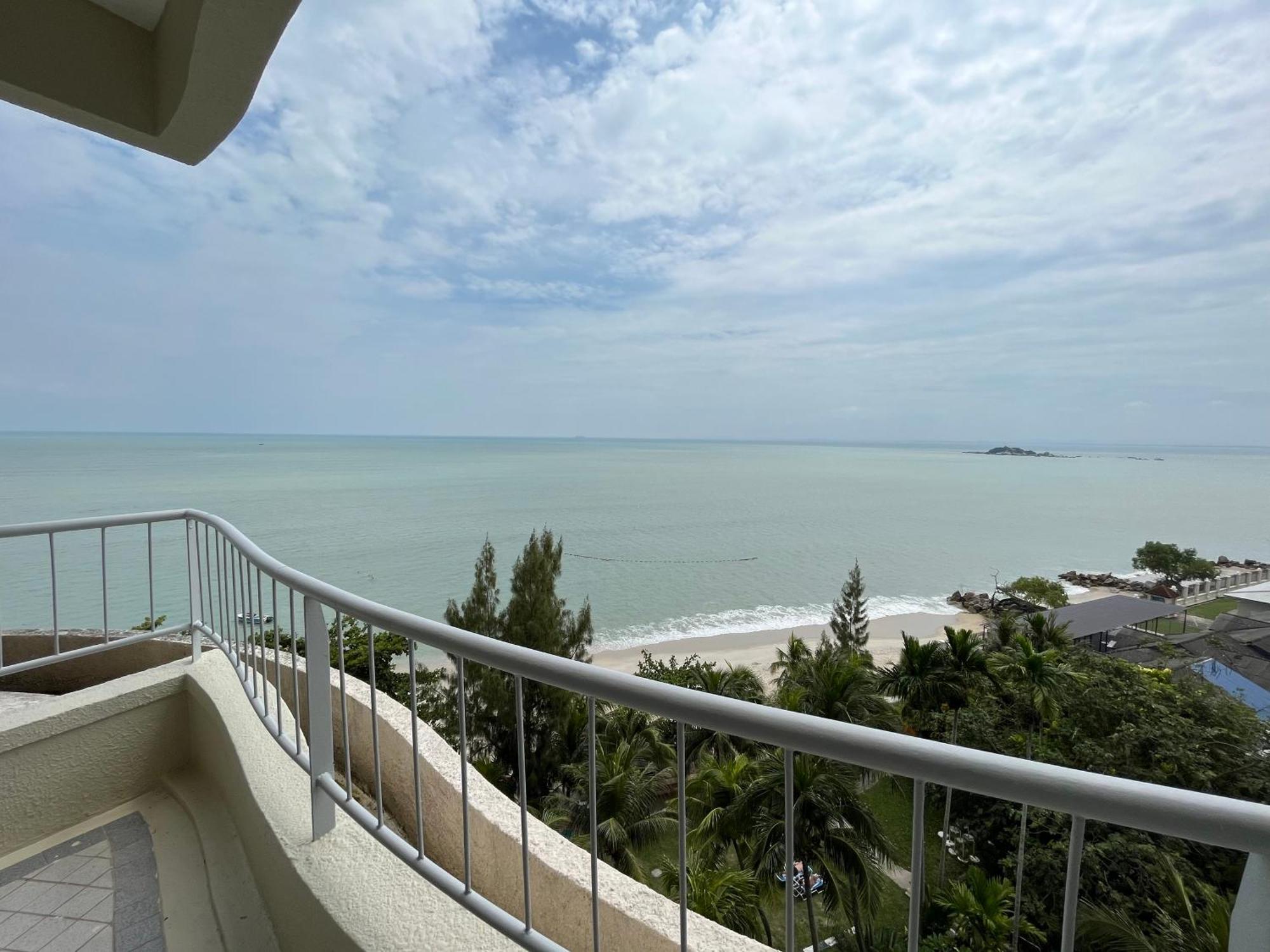 Paradise By The Sea In Penang By Veron At Rainbow Paradise Hotell Tanjung Bungah  Eksteriør bilde